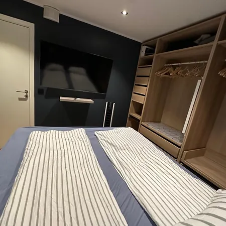 I Apartment *